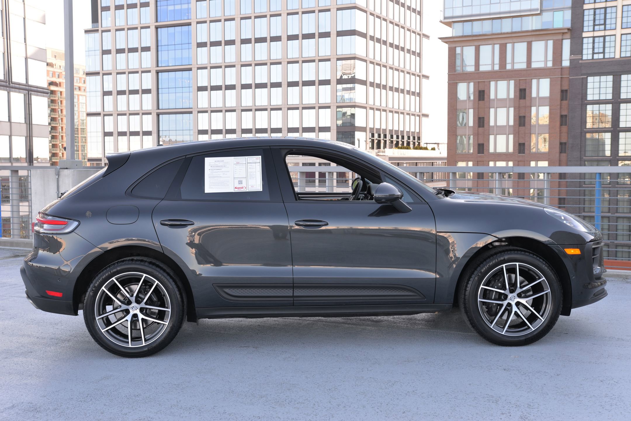 Certified 2025 Porsche Macan image 8