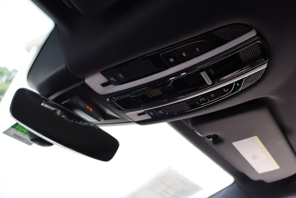 Used 2023 Porsche Cayenne AWD/4WD image 21