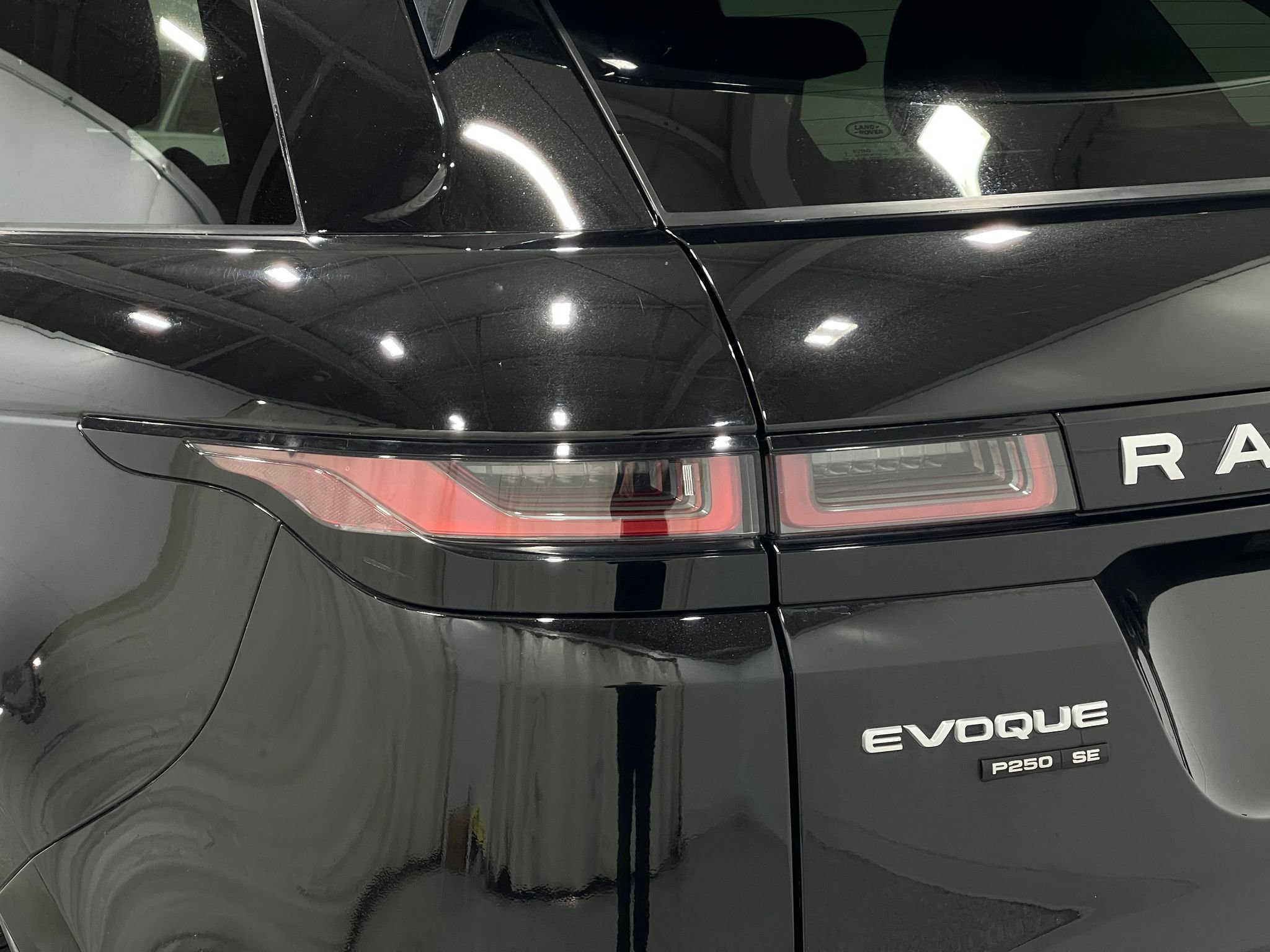 Used 2020 Land Rover Range Rover Evoque SE AWD/4WD image 34