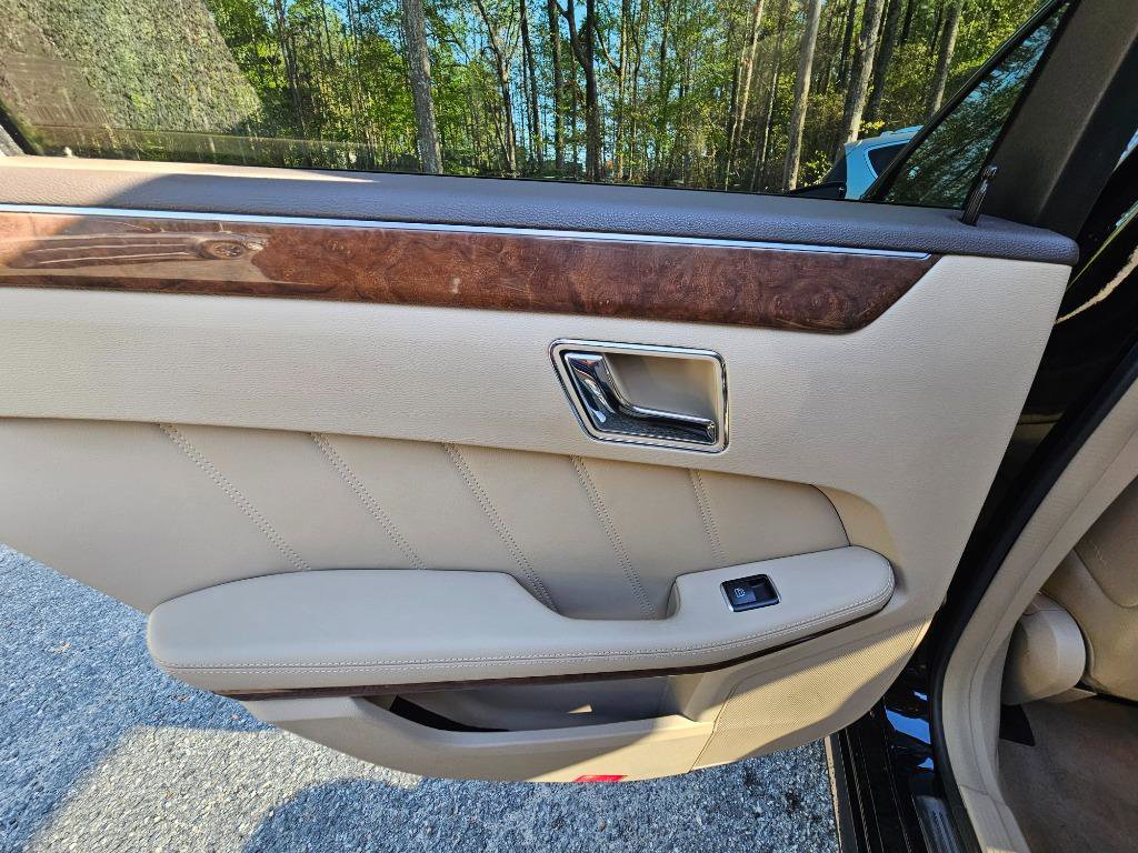 Used 2011 Mercedes-Benz E 350 4MATIC Sedan image 18