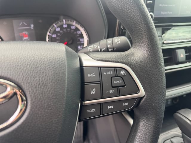 Used 2022 Toyota Highlander L FWD image 29