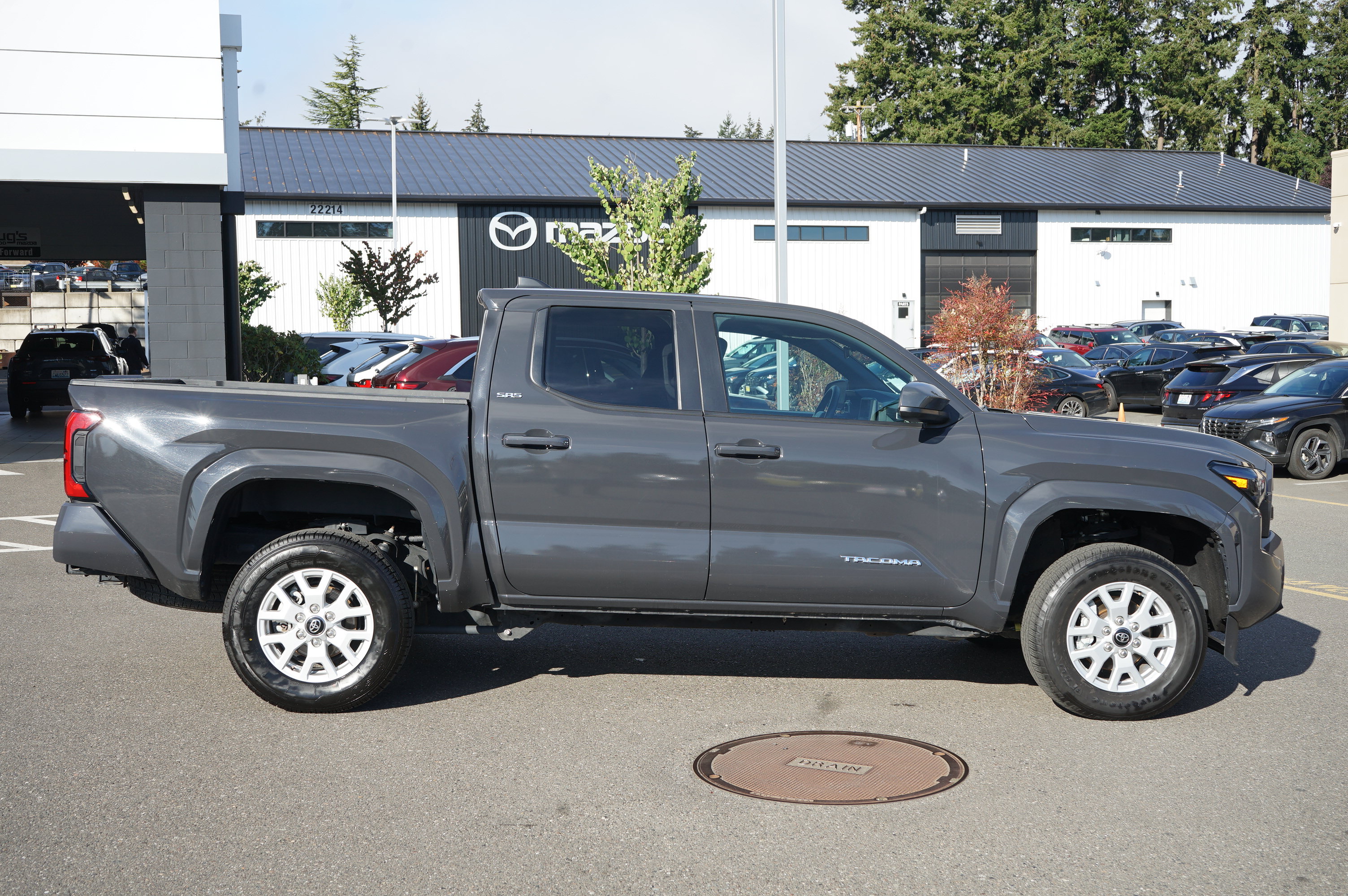 Used 2025 Toyota Tacoma SR5 AWD/4WD image 2