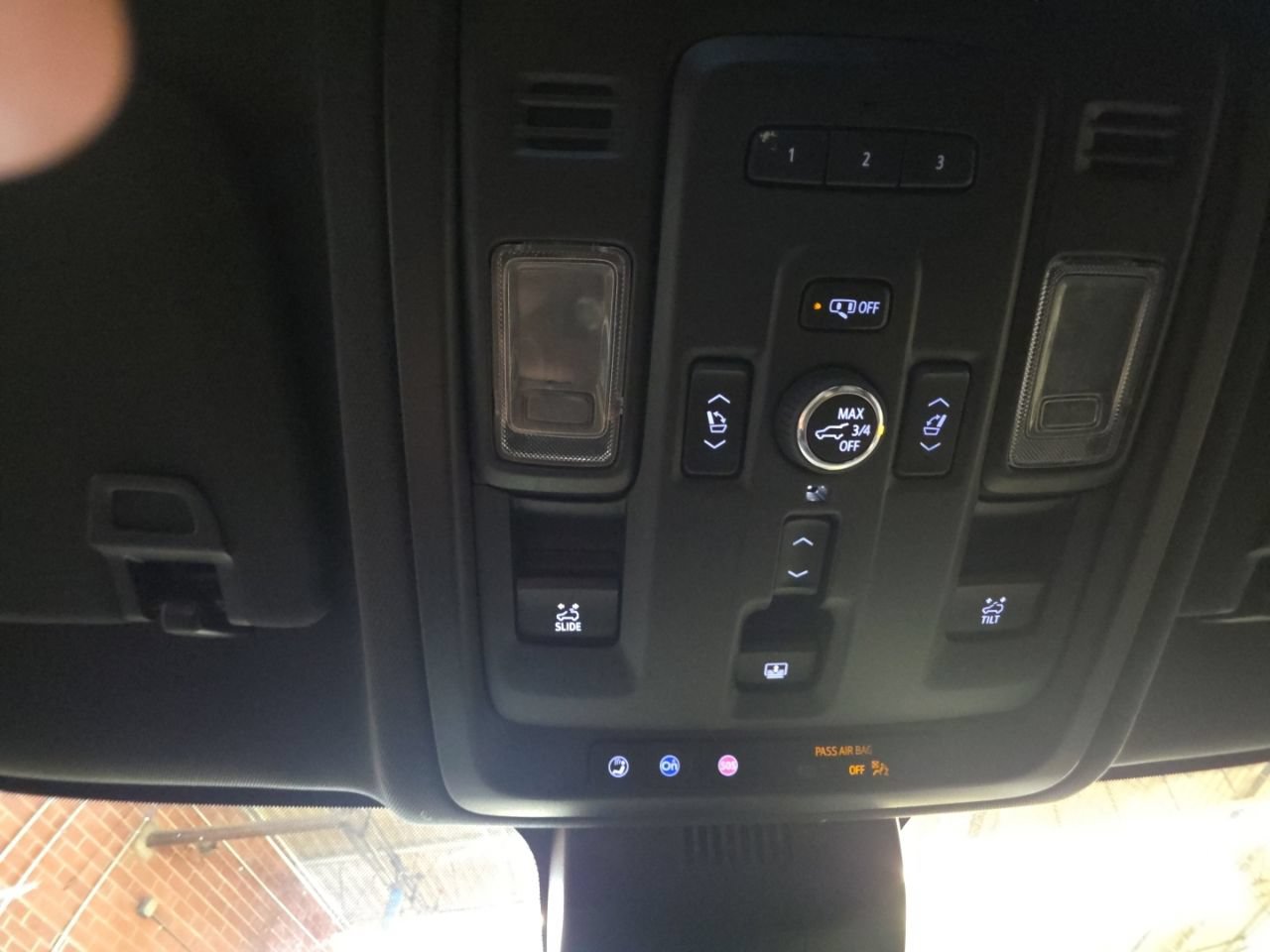 Used 2023 Chevrolet Tahoe Z71 w/ Luxury Package AWD/4WD image 28