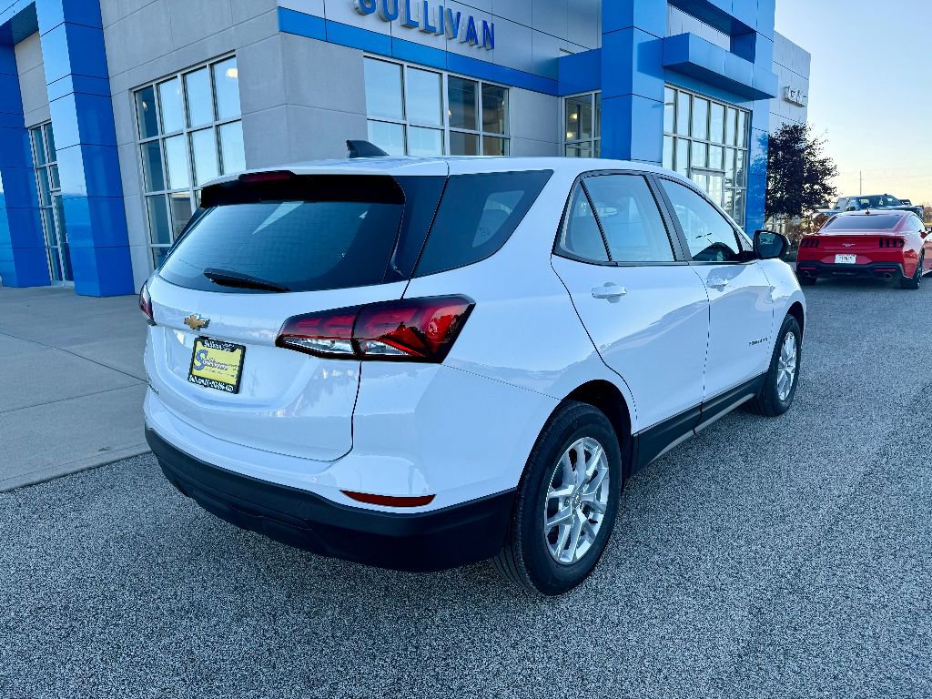 Used 2022 Chevrolet Equinox LS image 4