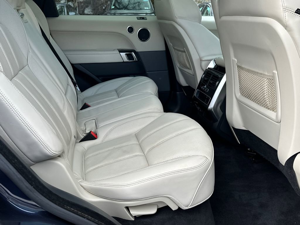 Used 2016 Land Rover Range Rover Sport HSE image 17