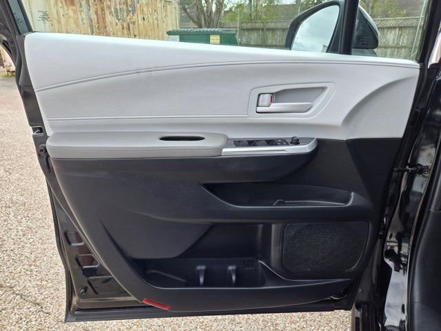 Used 2025 Toyota Sienna LE image 13