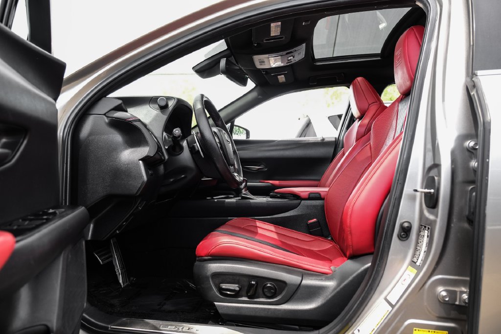 Used 2019 Lexus UX 200 F Sport w/ F Sport Premium Package FWD image 4