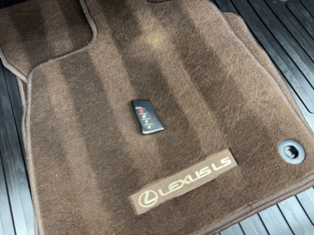 Used 2020 Lexus LS 500 w/ Accessory Package (Z2) image 81