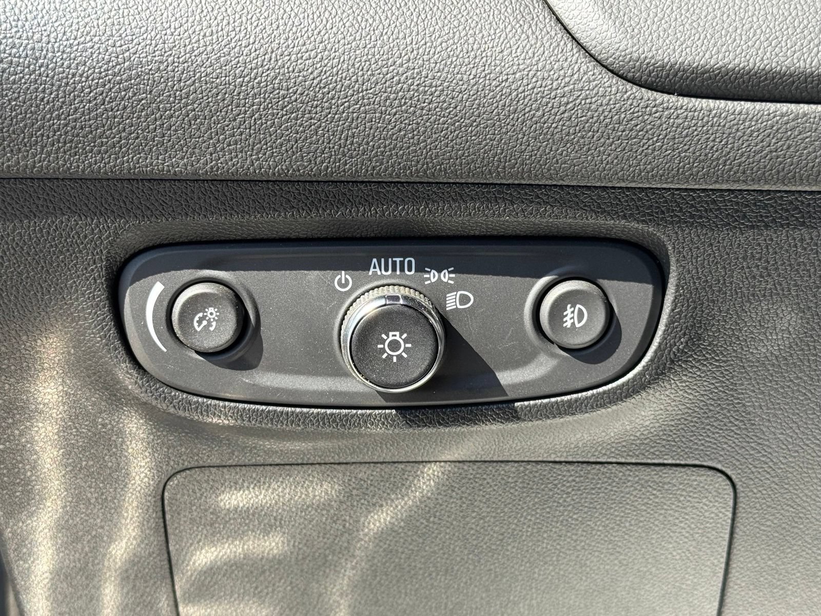 Used 2023 Buick Encore GX Preferred w/ Cold Weather Comfort Package FWD image 14