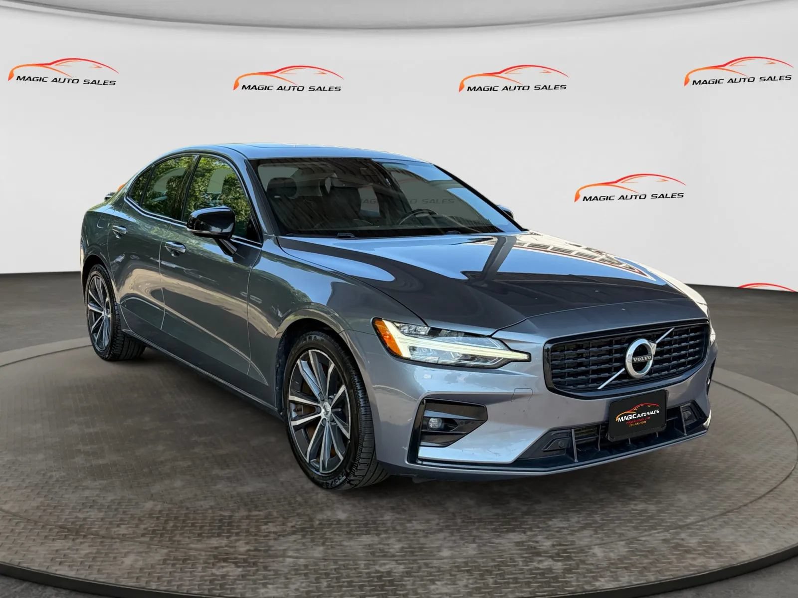 Used 2021 Volvo S60 T5 Momentum w/ Premium Package FWD image 5