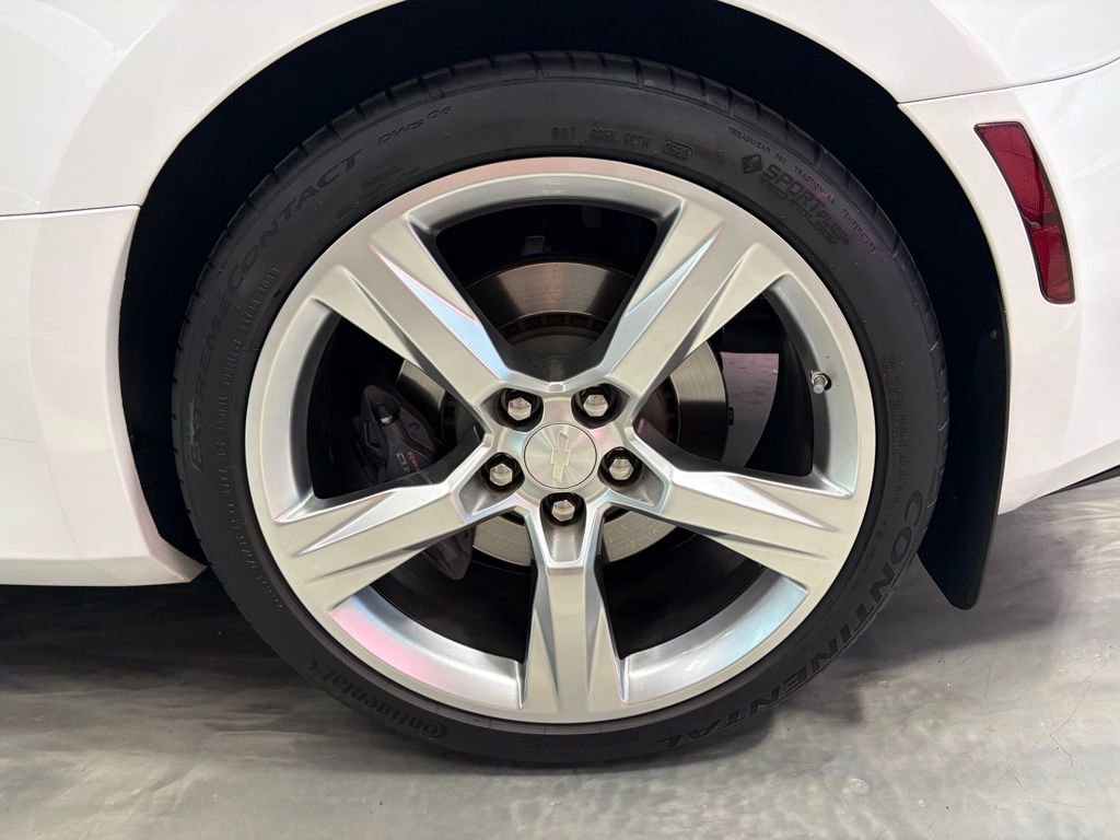 Used 2018 Chevrolet Camaro SS image 29