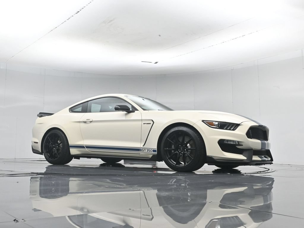 Used 2020 Ford Mustang Shelby GT350 w/ Technology Package RWD image 3