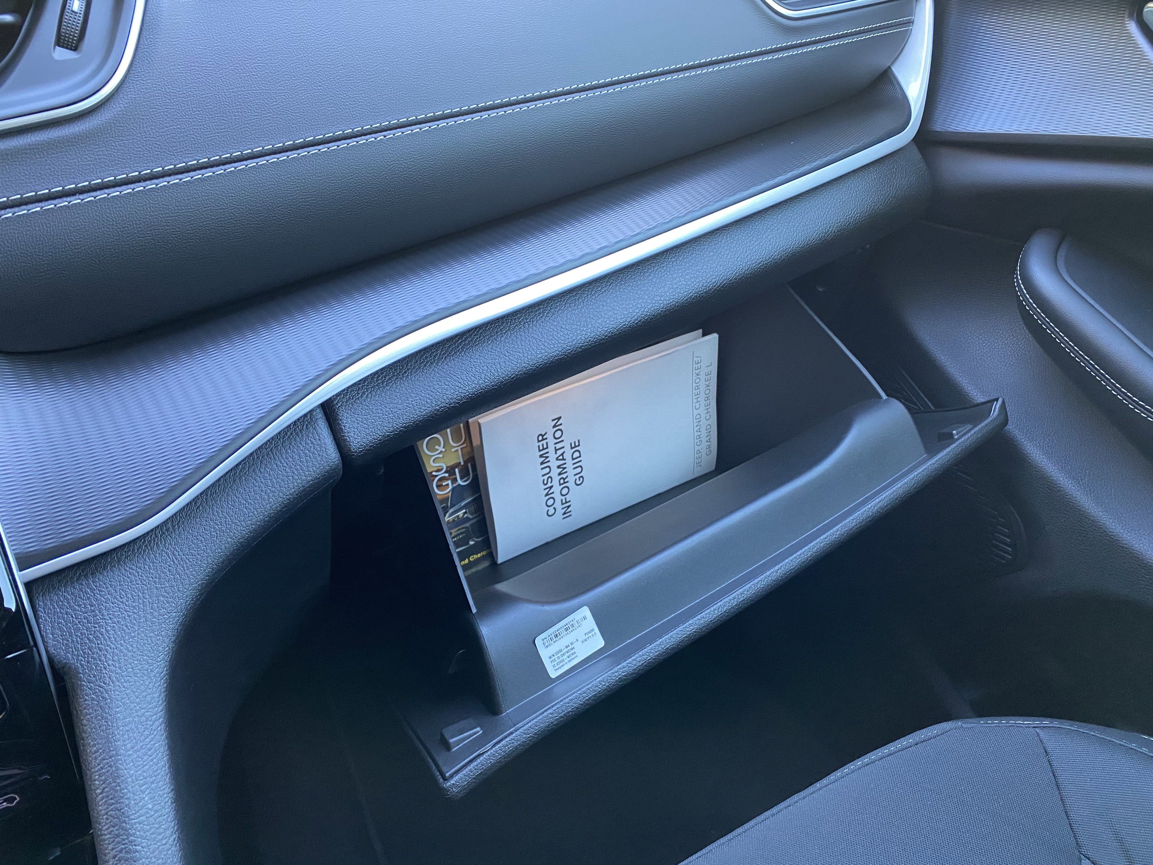 Used 2025 Jeep Grand Cherokee Laredo X image 31