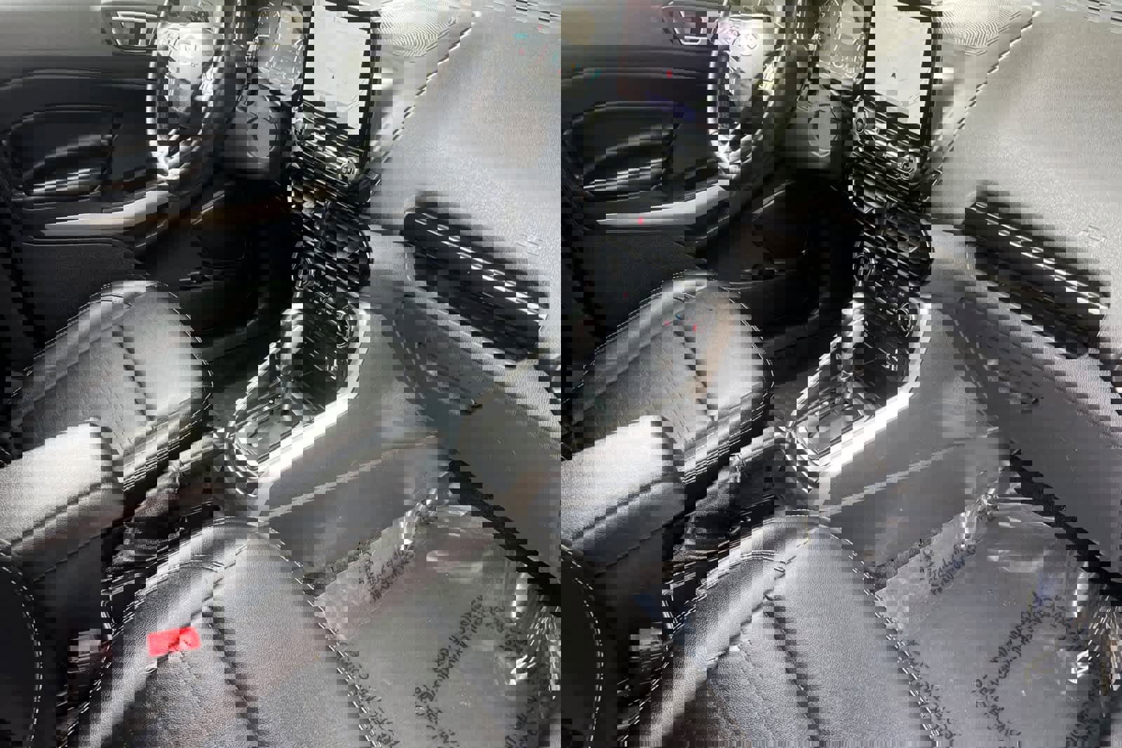 Used 2021 Ford EcoSport Titanium image 16