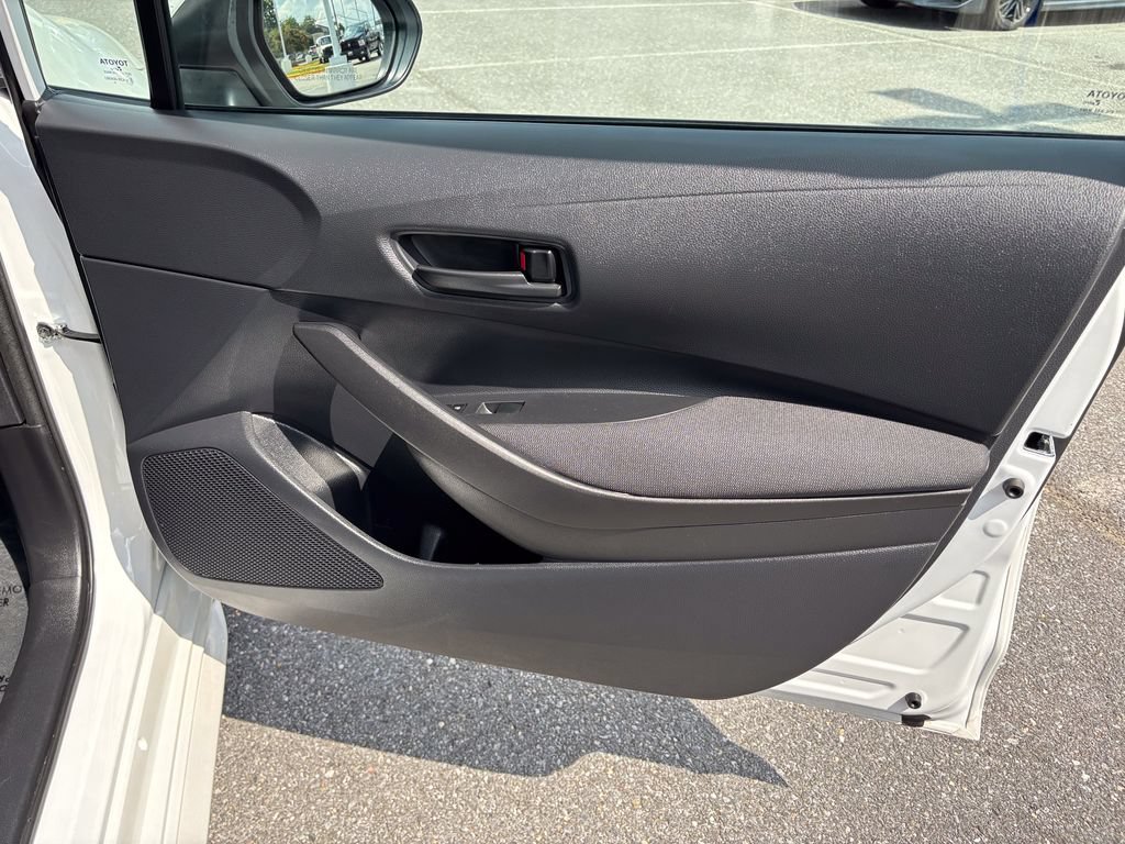 Used 2025 Toyota Corolla LE FWD image 36