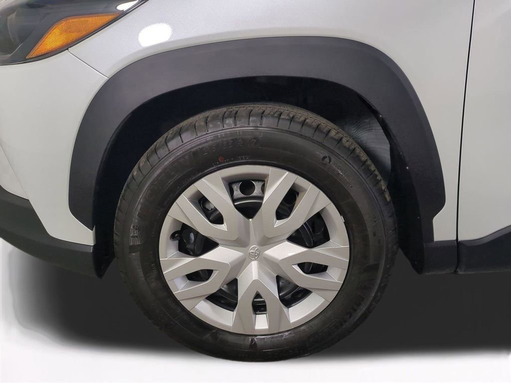 Used 2026 Toyota Corolla Cross L image 11