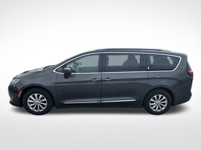 Used 2018 Chrysler Pacifica Touring-L Plus FWD image 2