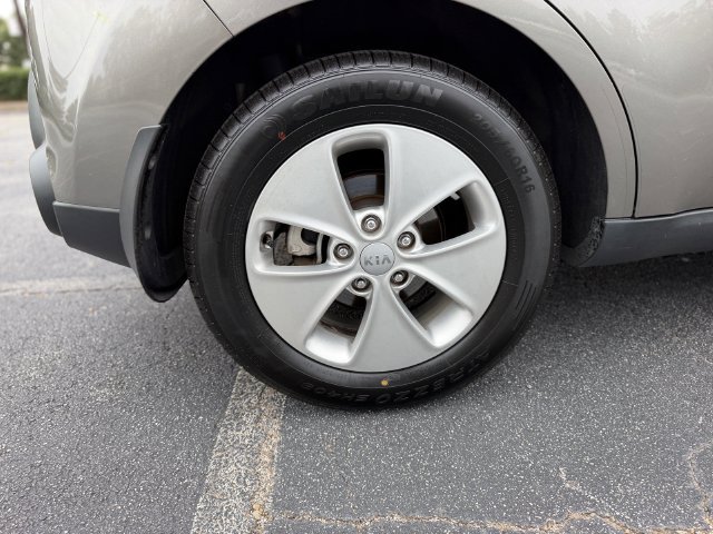 Used 2015 Kia Soul FWD image 41