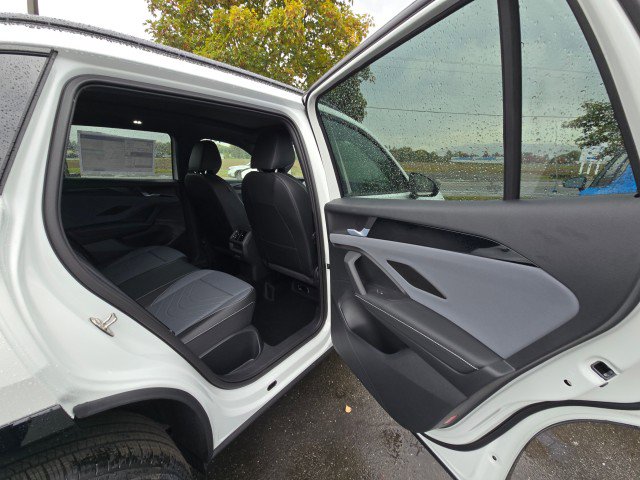 New 2025 Volkswagen Tiguan SE R-Line image 13