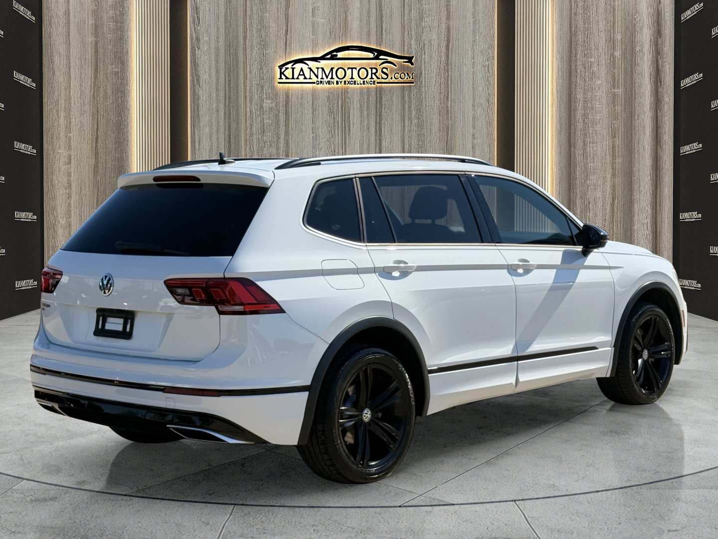 Used 2019 Volkswagen Tiguan SEL R-Line FWD image 10