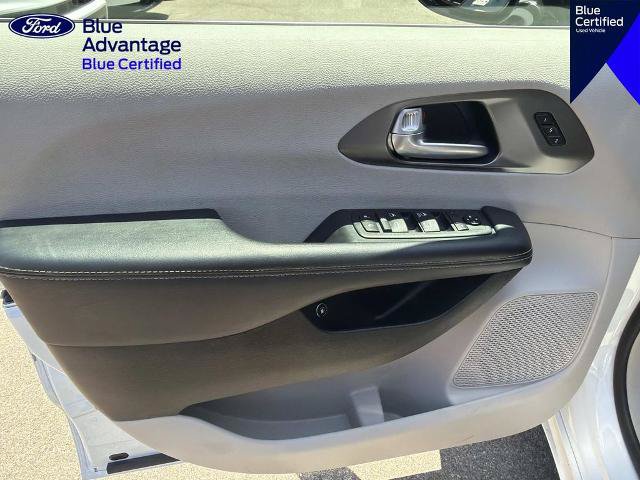 Used 2024 Chrysler Pacifica Limited FWD image 17