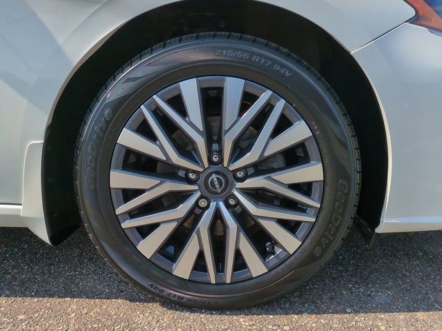 Used 2023 Nissan Altima 2.5 SV image 11