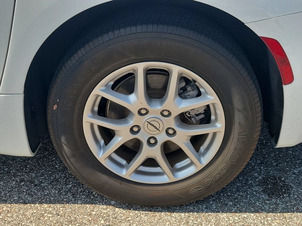 Used 2024 Chrysler Pacifica Touring FWD image 5