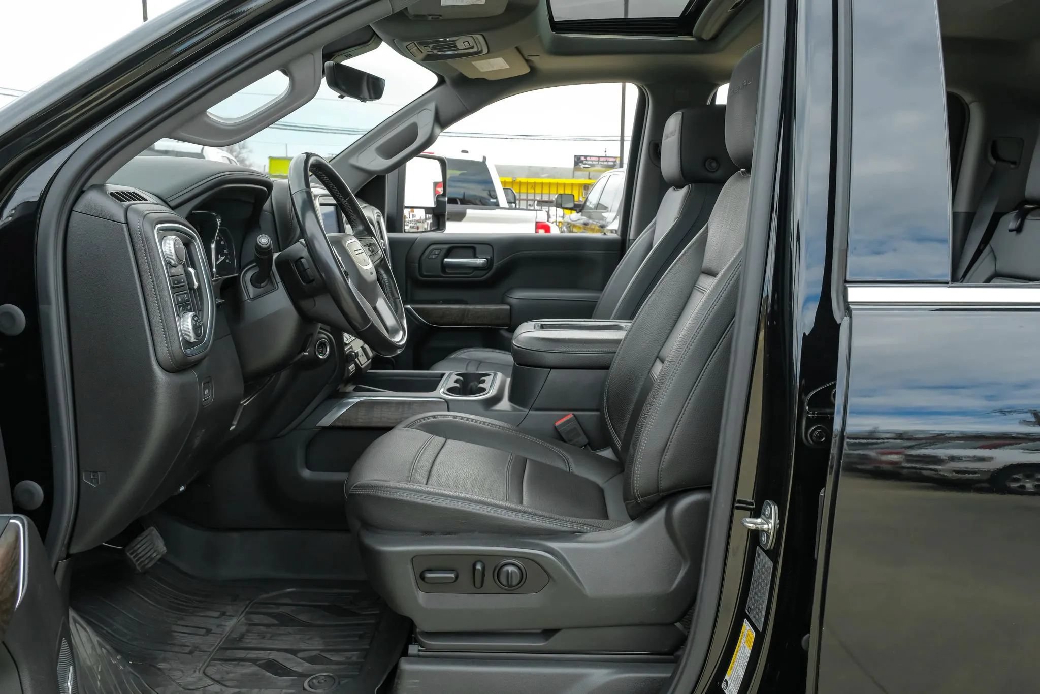 Used 2020 GMC Sierra 2500 Denali w/ Denali Ultimate Package AWD/4WD image 17
