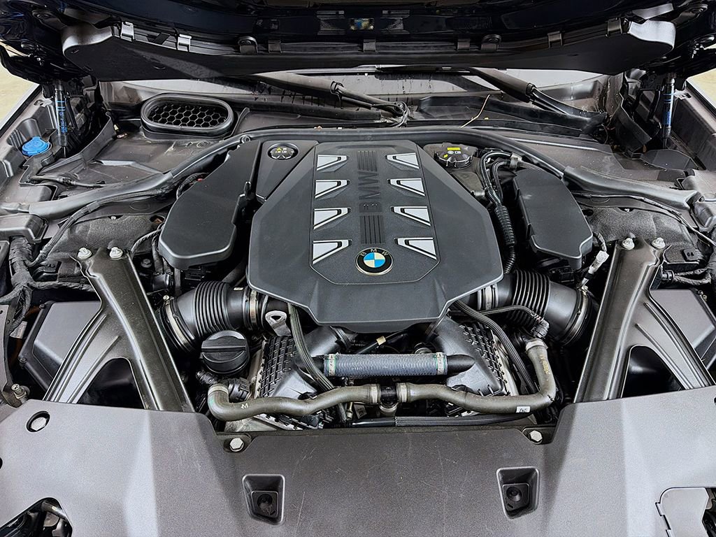 Used 2023 BMW 760i xDrive w/ Executive Package image 19
