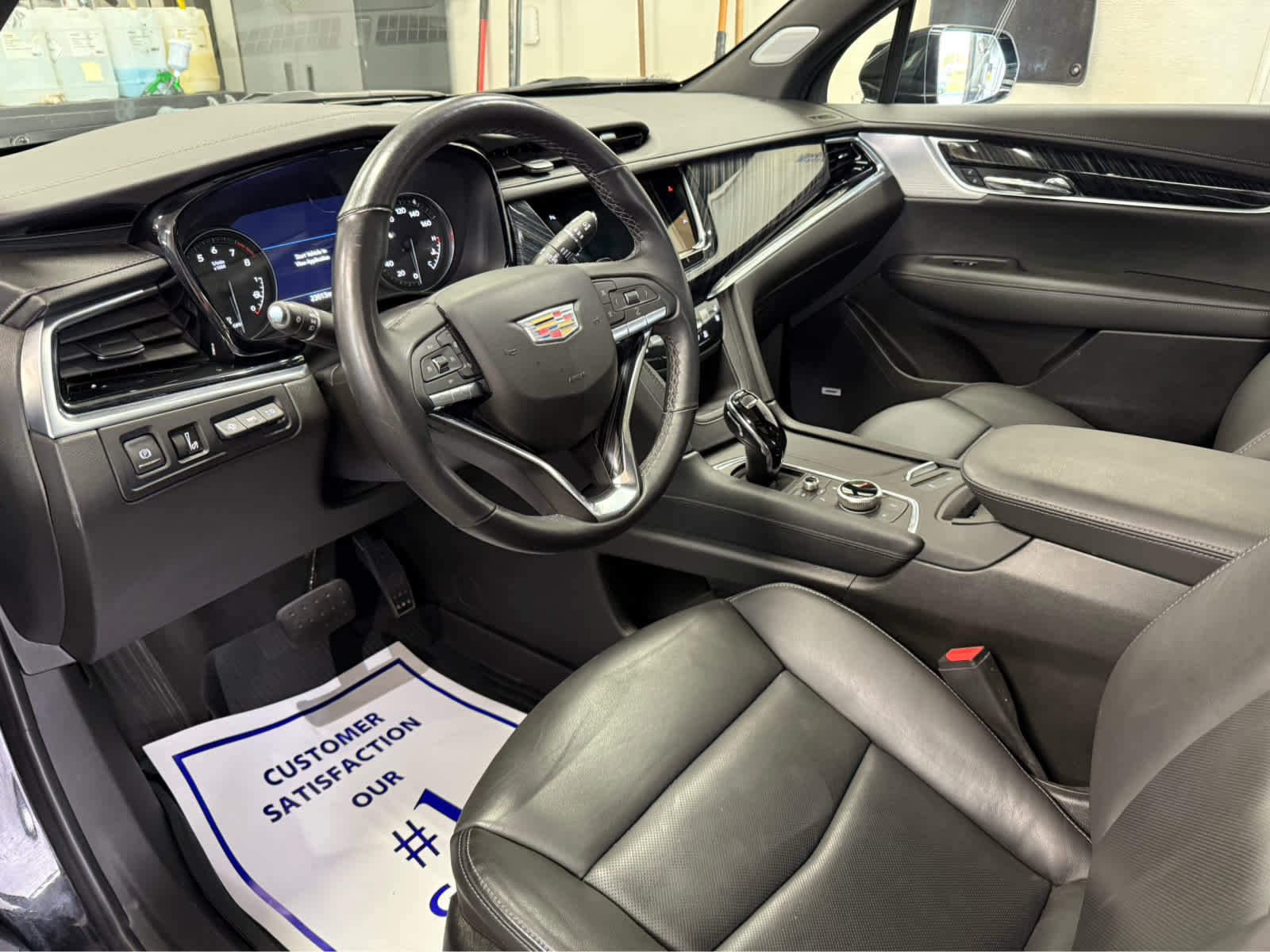 Used 2025 Cadillac XT6 Premium Luxury w/ Technology Package image 9