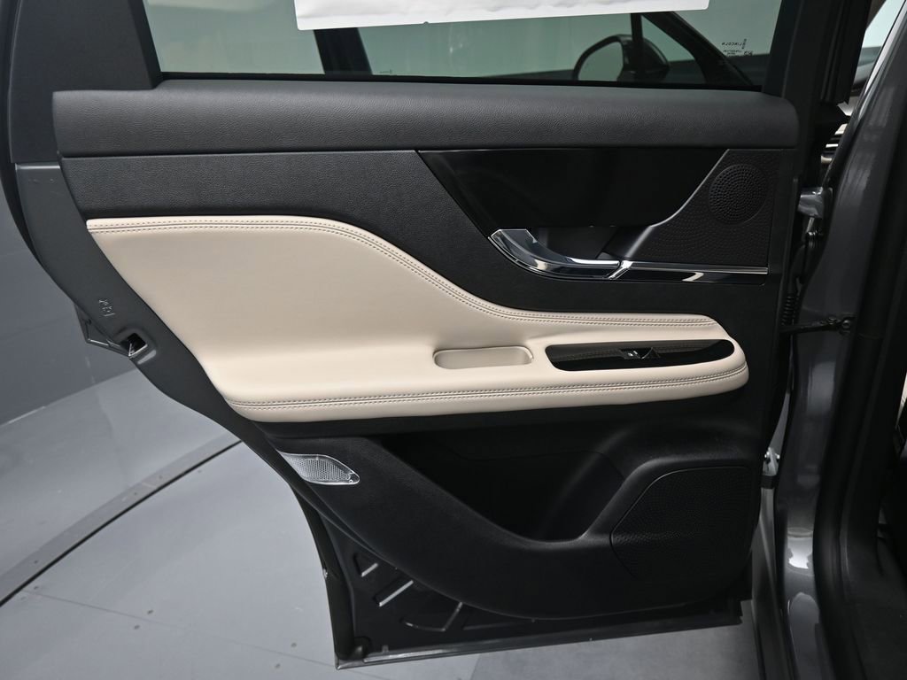 New 2026 Lincoln Corsair Premiere image 8