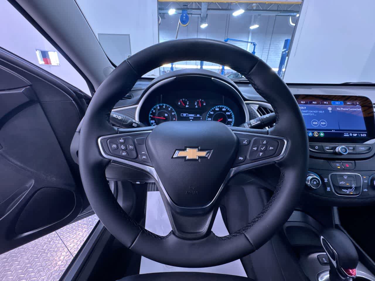 Used 2025 Chevrolet Malibu RS FWD image 15