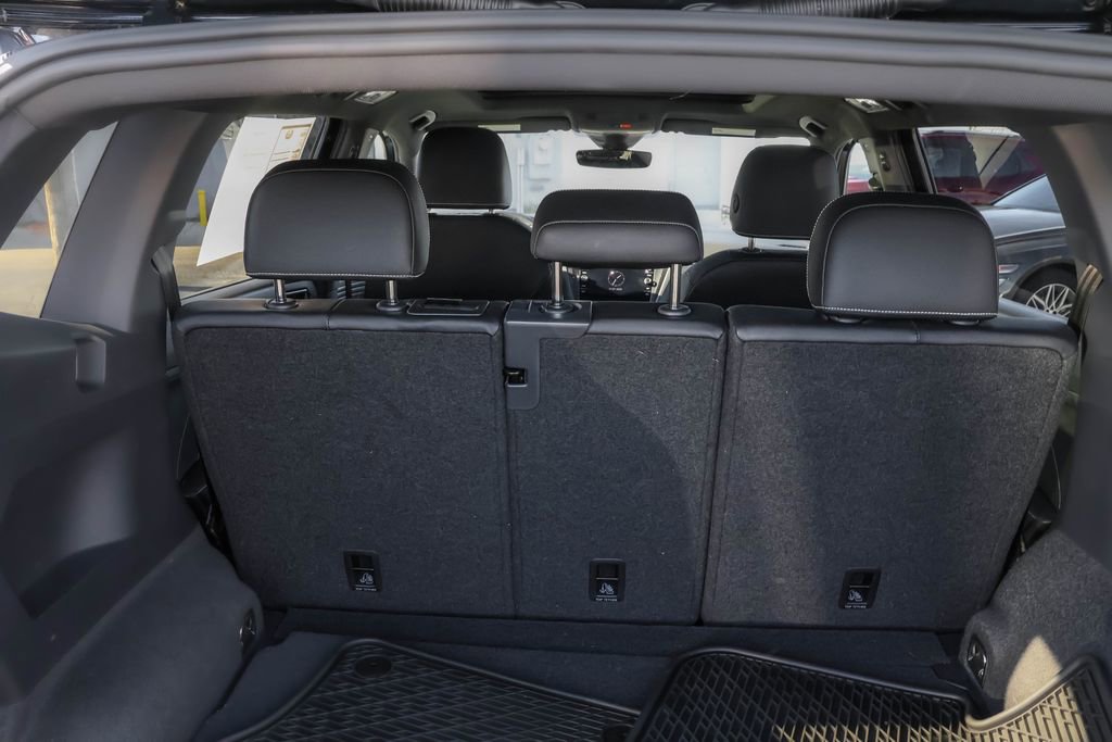 Used 2024 Volkswagen Tiguan SE R-Line image 30