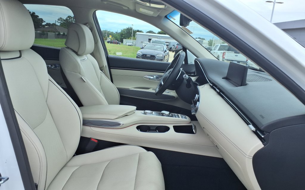 Used 2024 Genesis GV70 2.5T AWD/4WD image 18