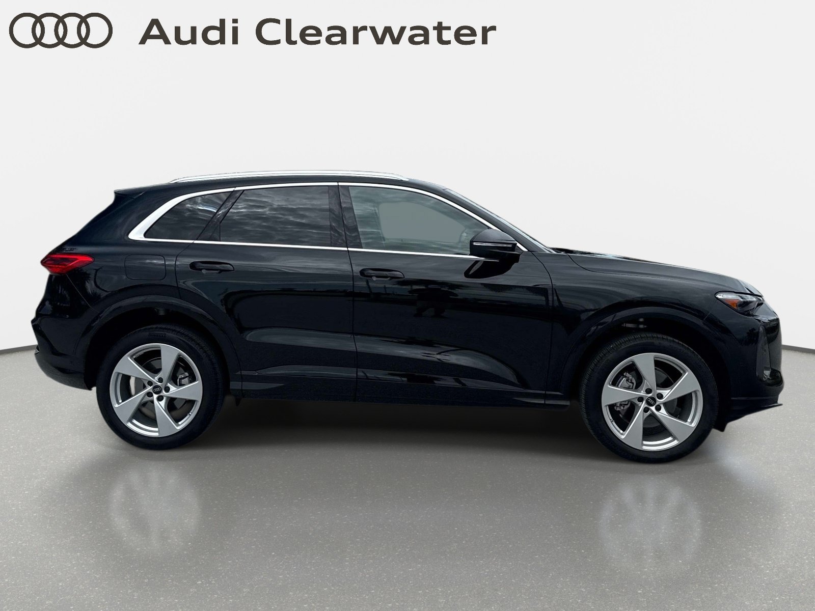 Certified 2025 Audi Q5 Premium AWD/4WD image 5