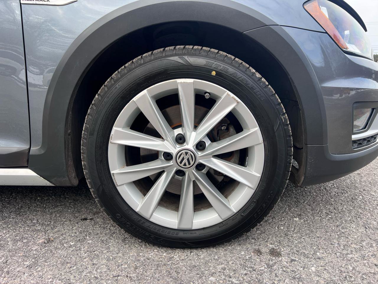 Used 2017 Volkswagen Golf Alltrack S image 26