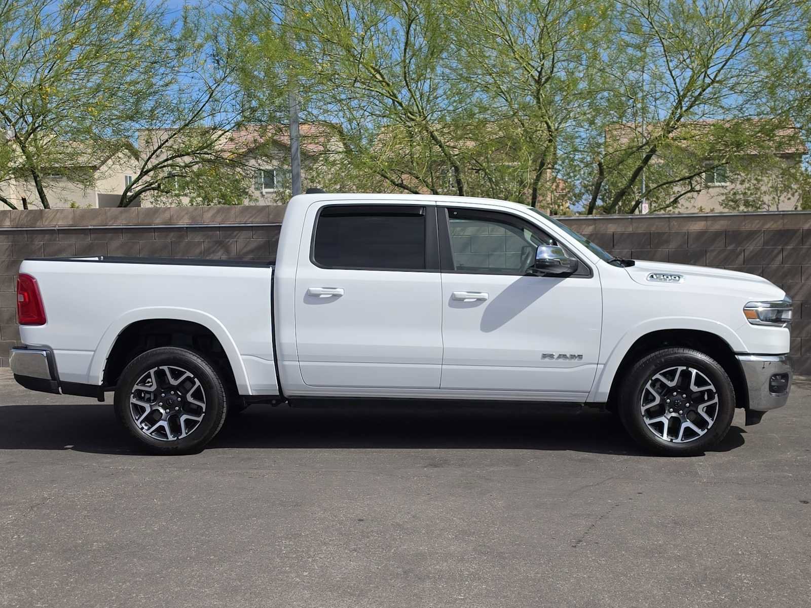 Used 2025 RAM 1500 Laramie w/ Advanced Safety Group II AWD/4WD image 10