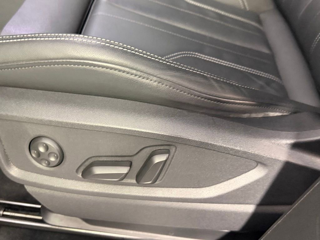 Used 2024 Audi Q5 e Premium Plus w/ Premium Plus Package AWD/4WD image 25
