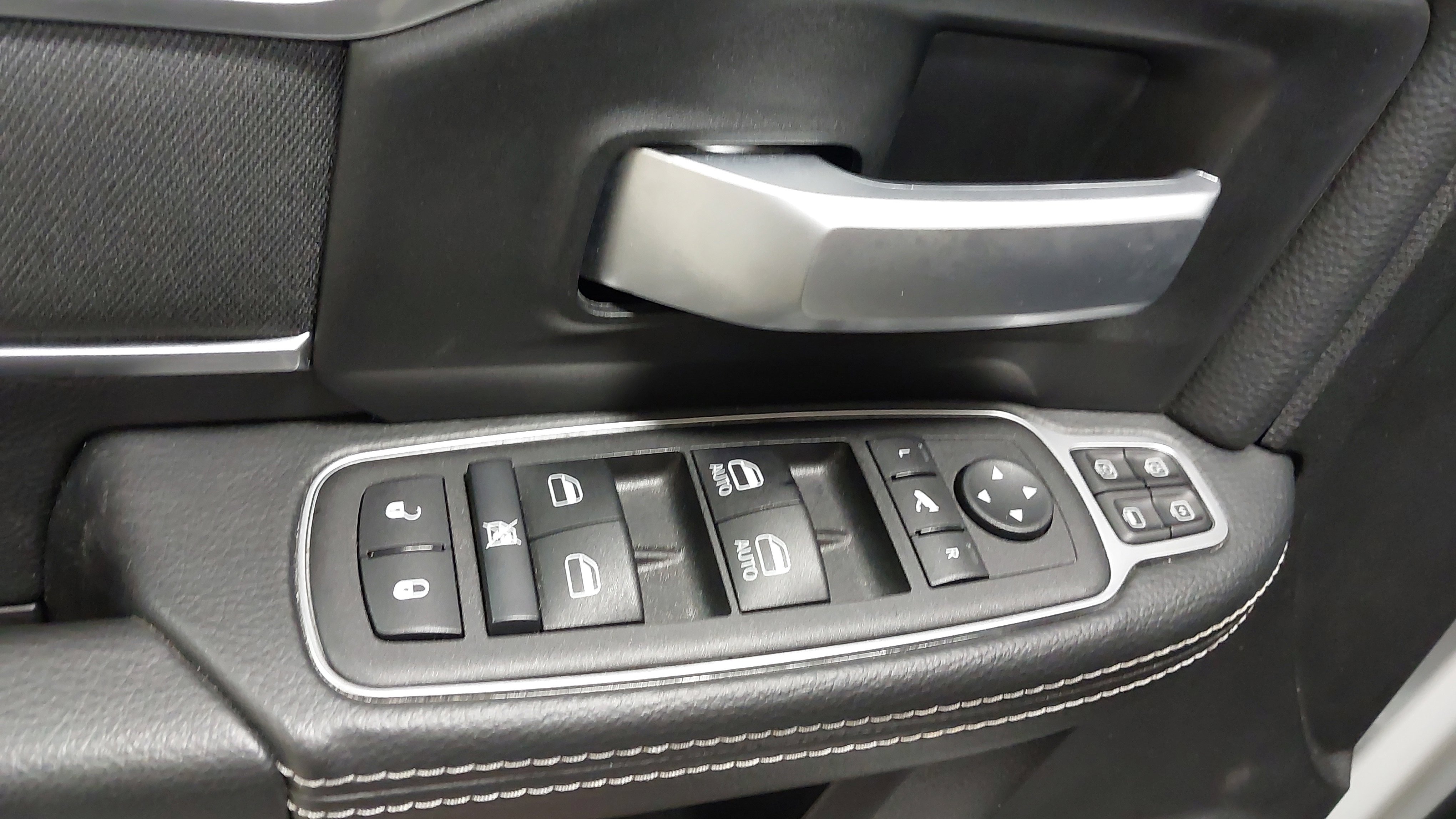 Used 2024 RAM 2500 Big Horn w/ Night Edition AWD/4WD image 25