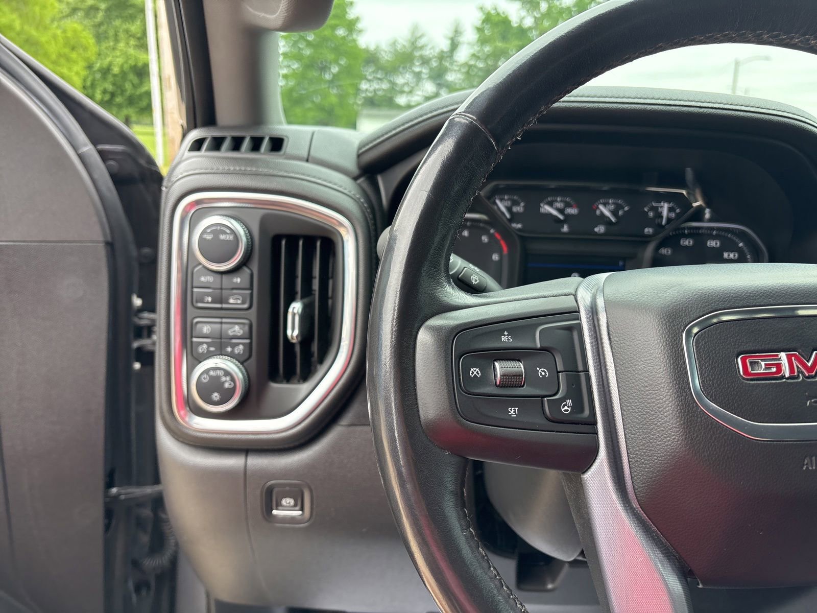 Used 2020 GMC Sierra 1500 Elevation w/ Elevation Value Package AWD/4WD image 9
