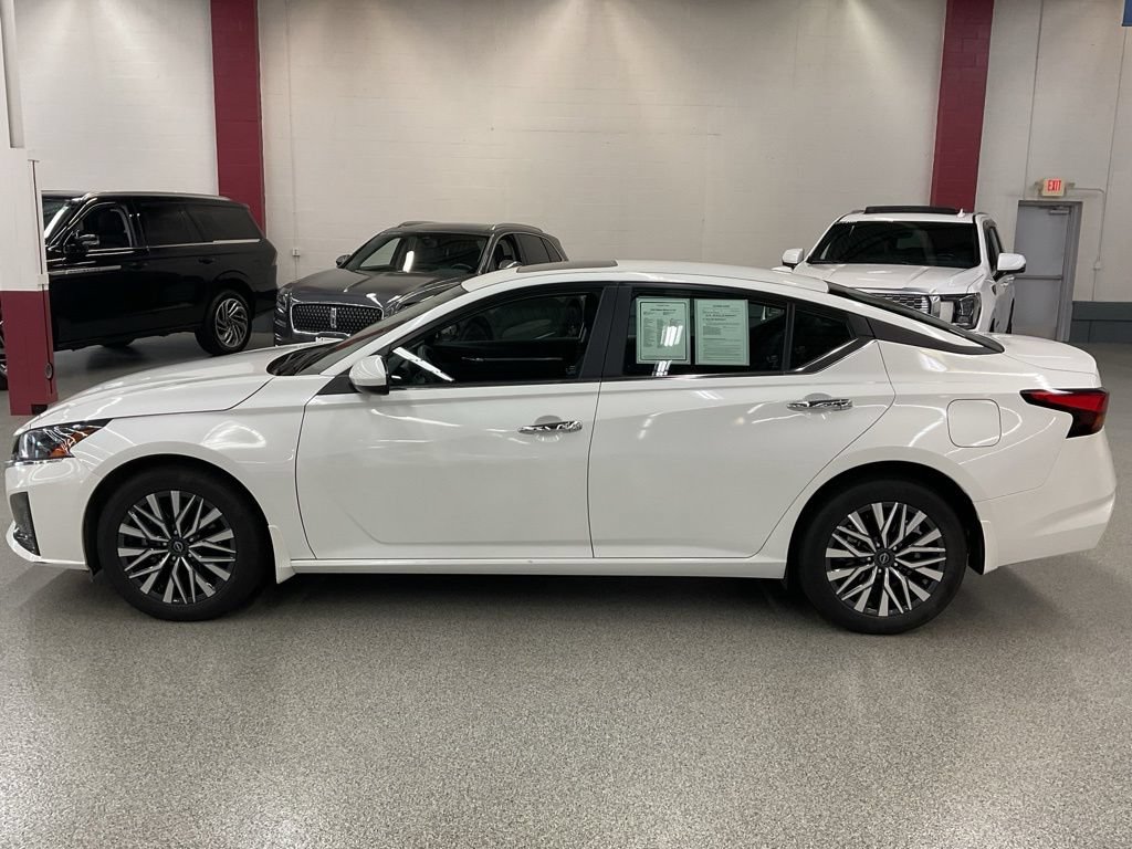Used 2023 Nissan Altima 2.5 SV w/ SV Premium Package AWD/4WD image 8