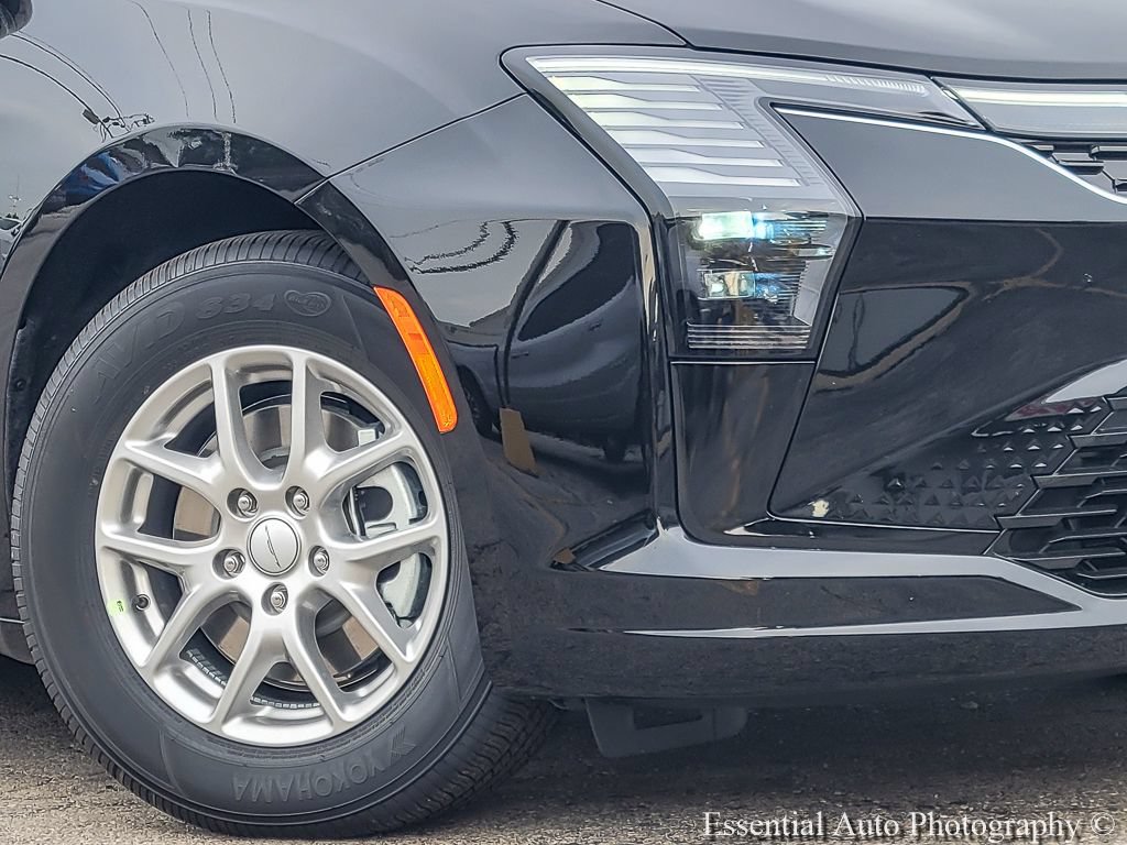 New 2027 Chrysler Pacifica Select w/ Family Tech Group FWD image 4