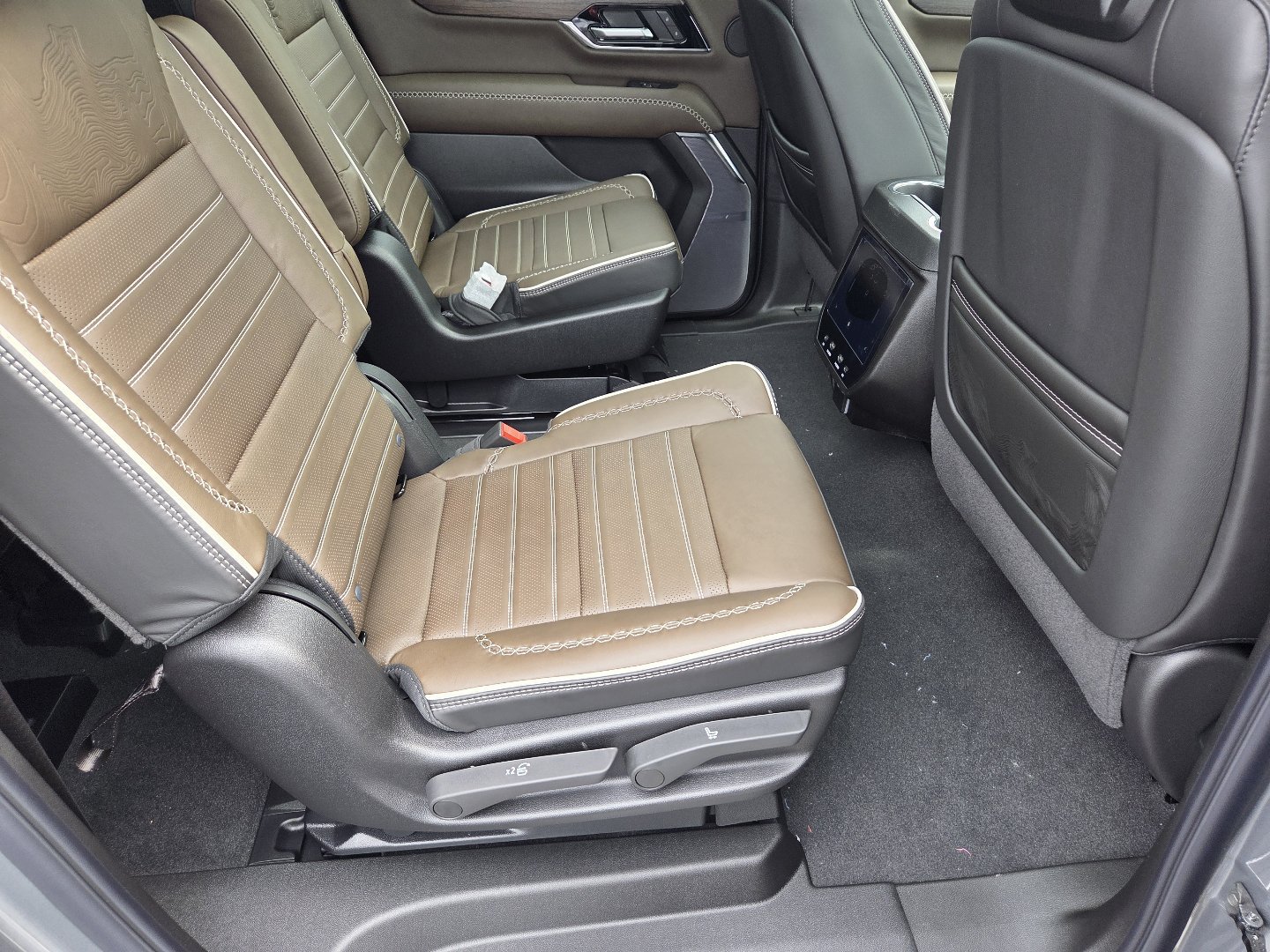 New 2027 GMC Yukon XL Denali Ultimate w/ LPO, Floor Liner Package AWD/4WD image 26