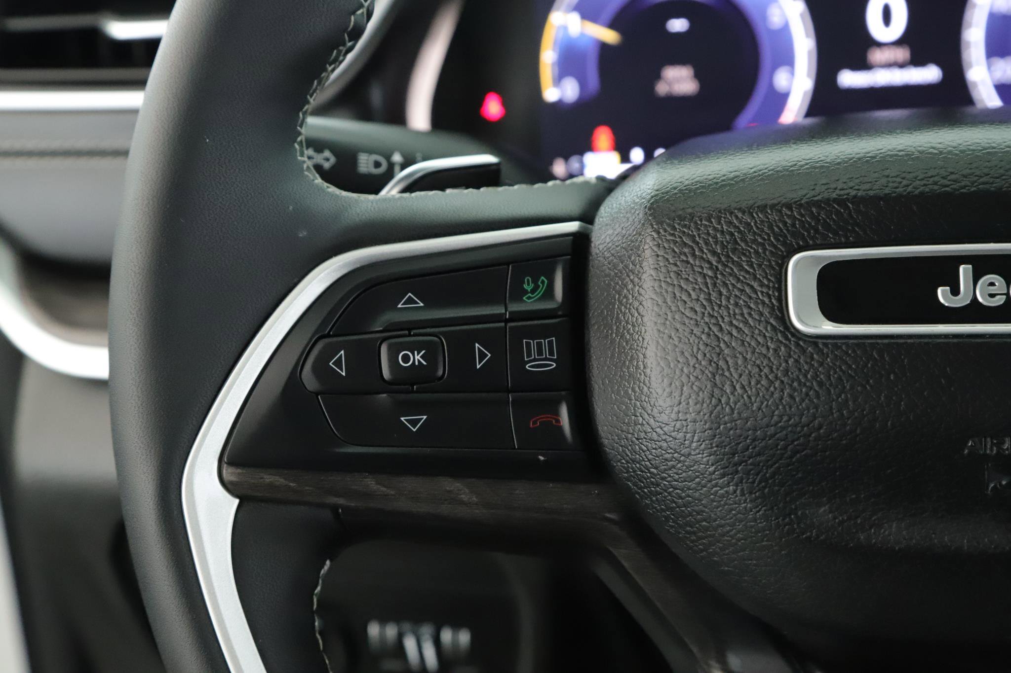 Used 2023 Jeep Grand Cherokee Limited w/ Trailer Tow Prep Group (B) image 11