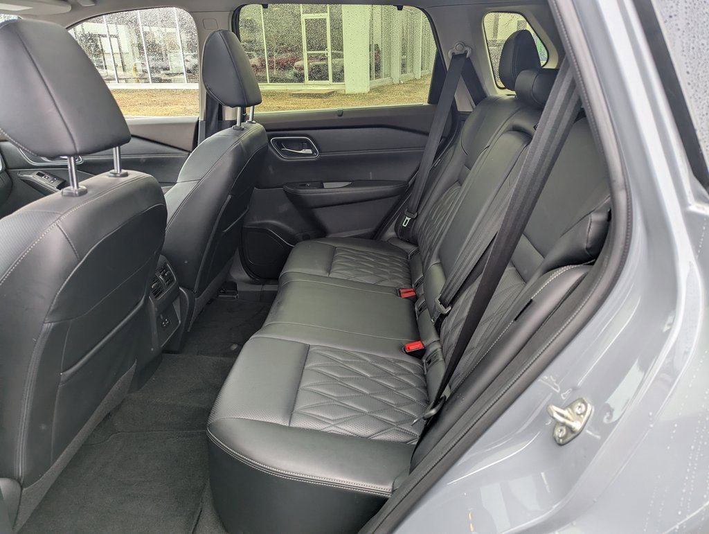 Used 2023 Nissan Rogue Platinum image 17