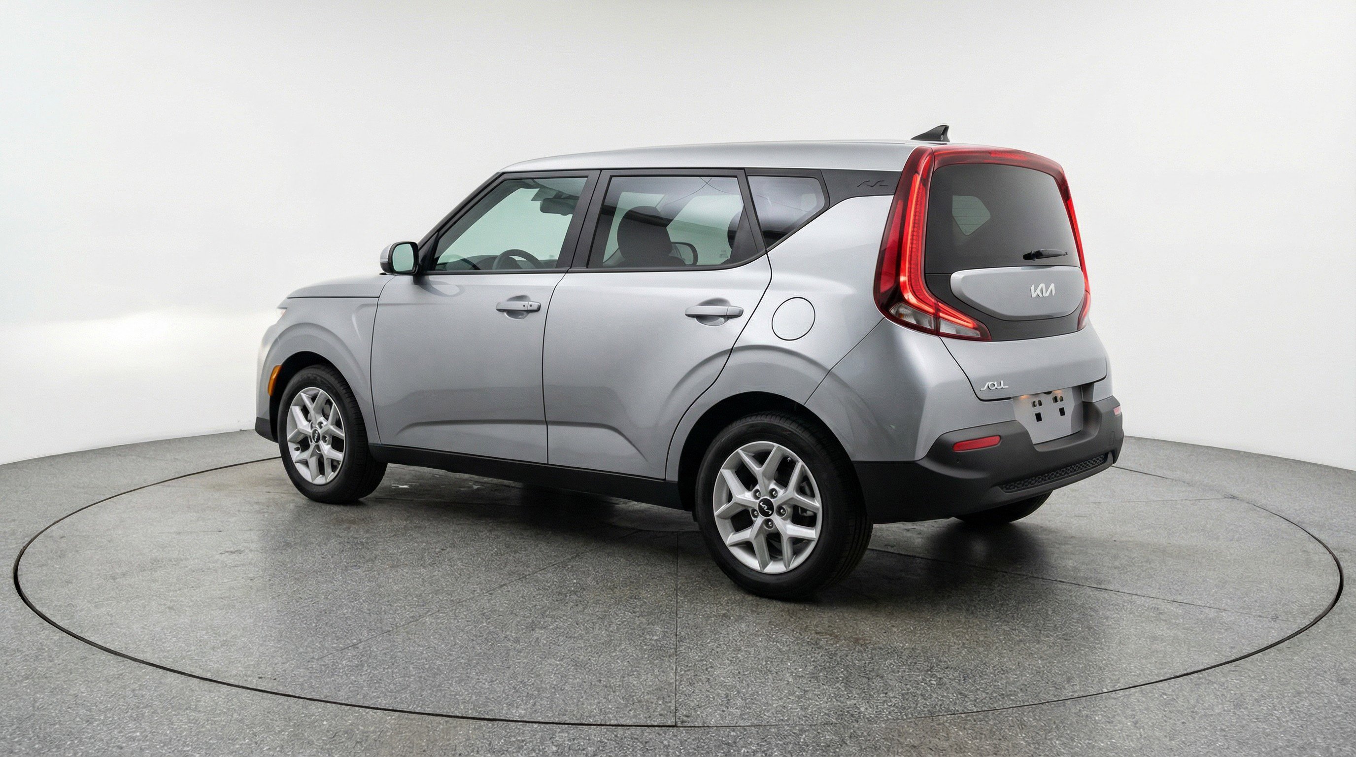 Used 2025 Kia Soul LX w/ LX Technology Package FWD image 6