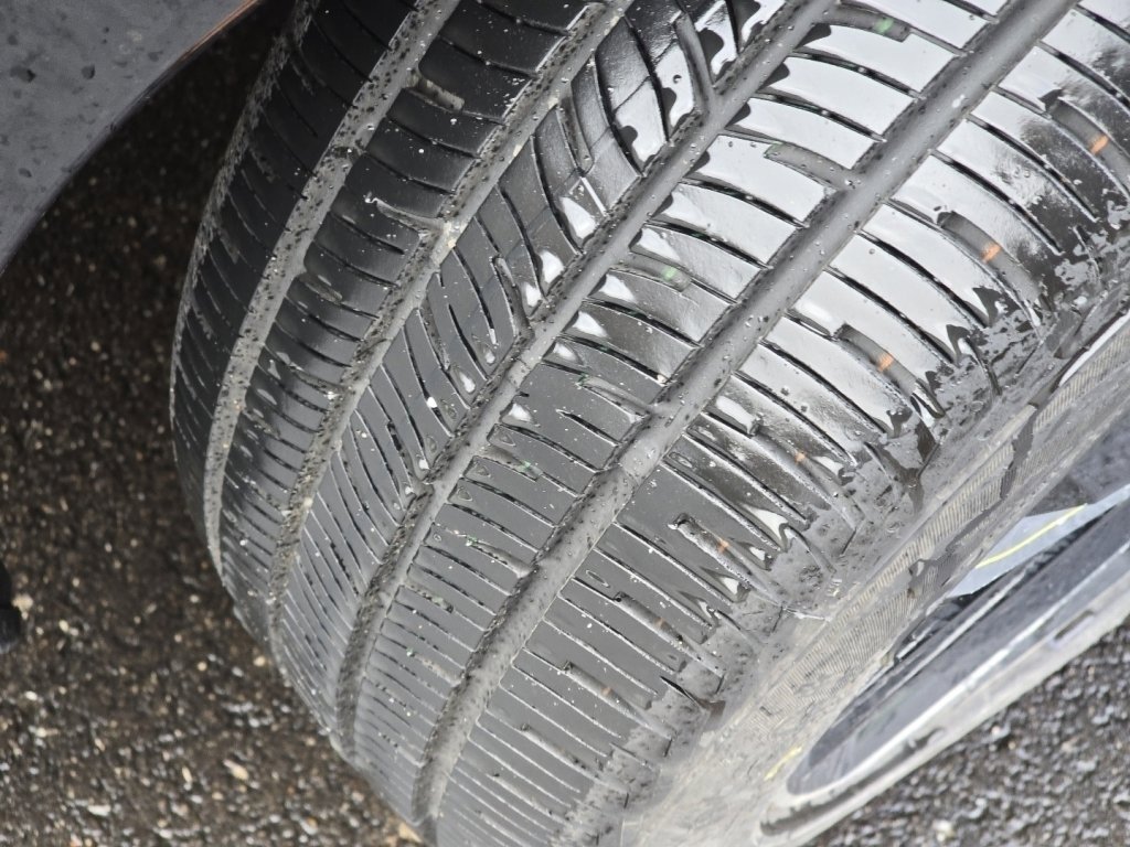 Used 2025 Nissan Versa SR w/ Trunk Package image 29