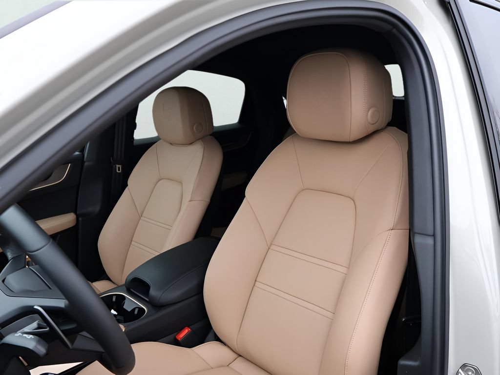New 2026 Porsche Cayenne Coupe AWD/4WD image 5
