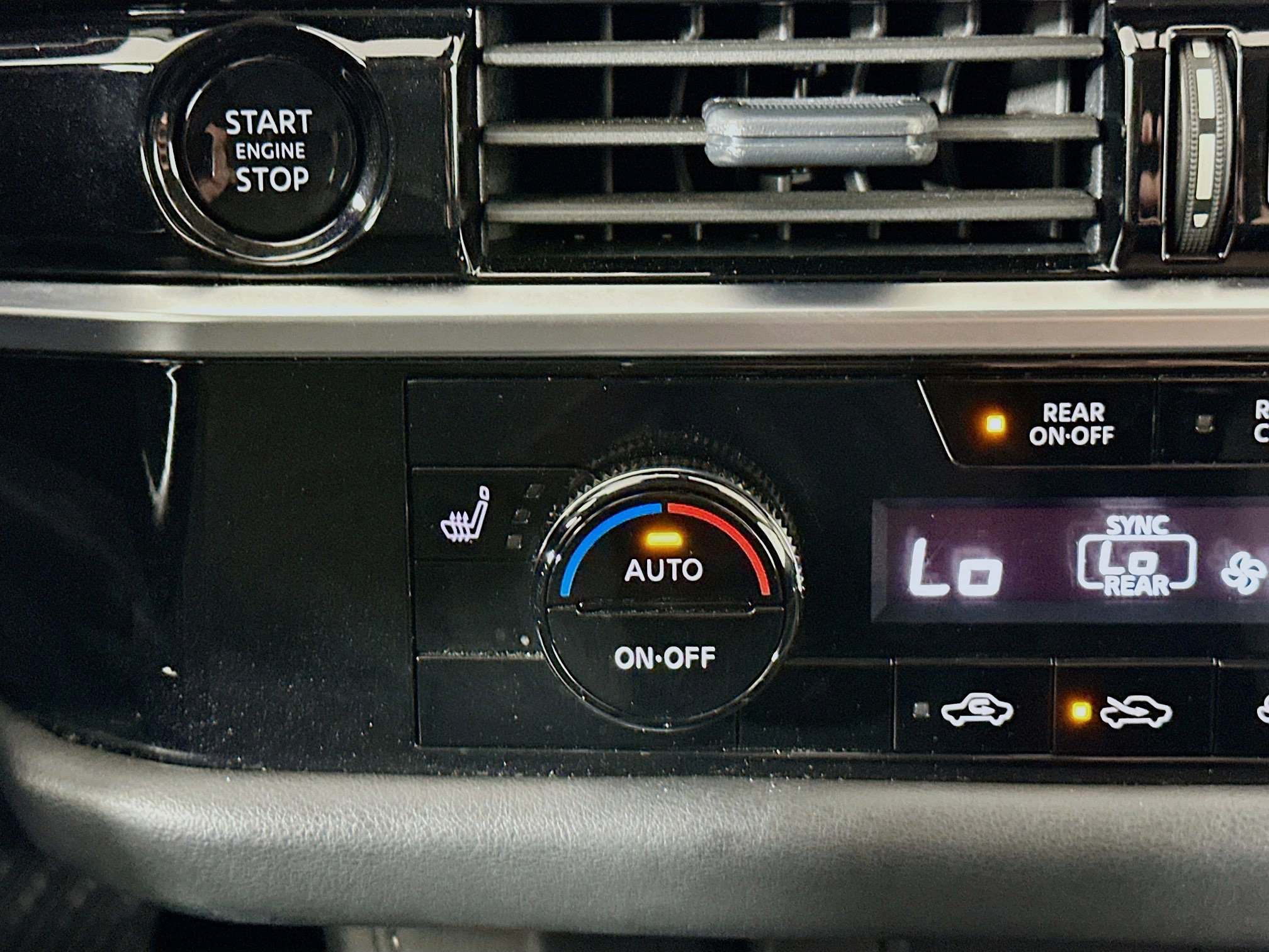 Used 2025 Nissan Pathfinder SV image 25