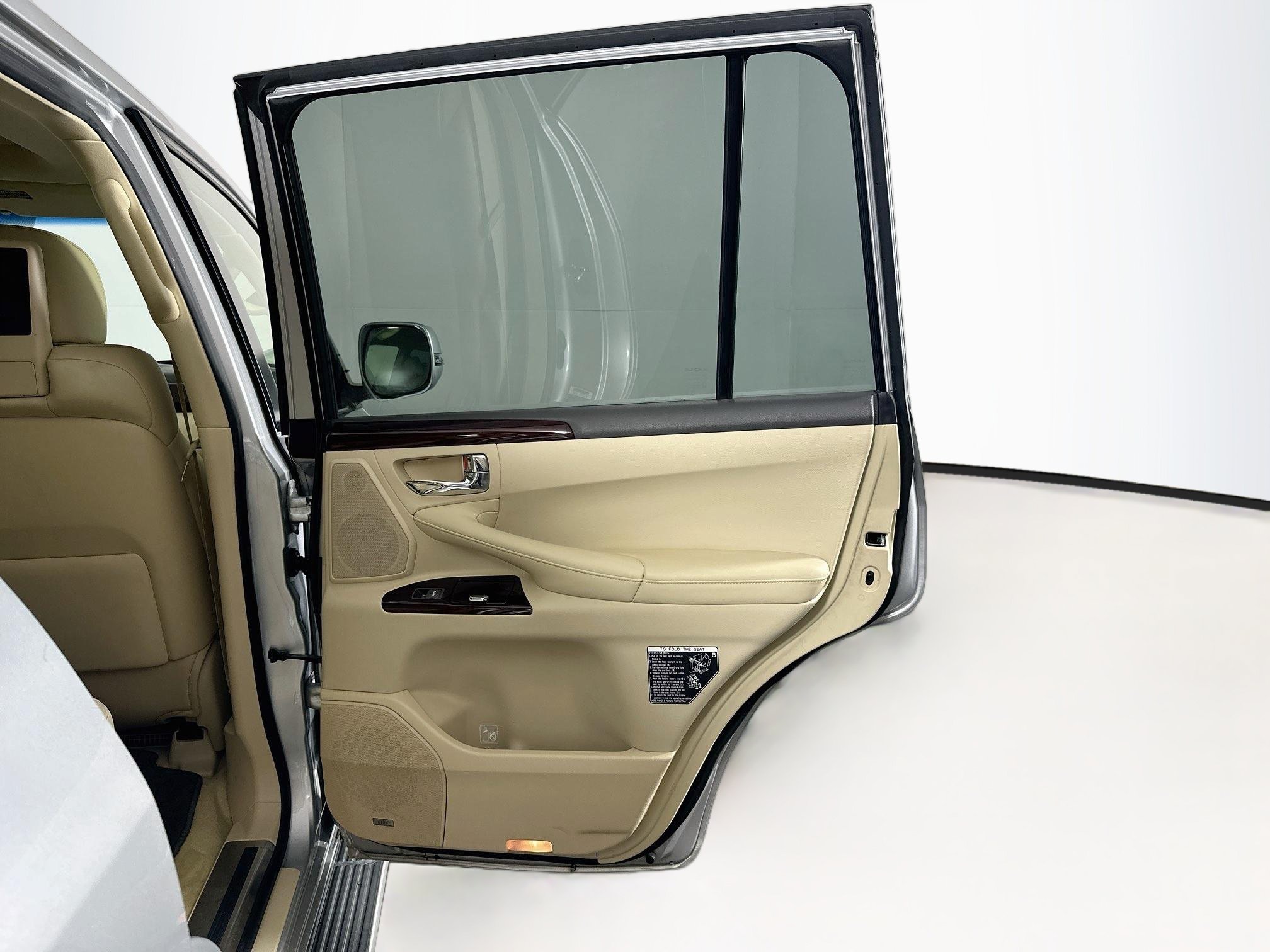 Used 2014 Lexus LX 570 4WD image 33